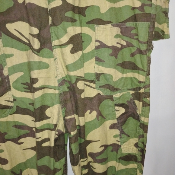TWO CAMOUFLAGE HUNTERS' JUMPSUITS - Picture 8 of 14